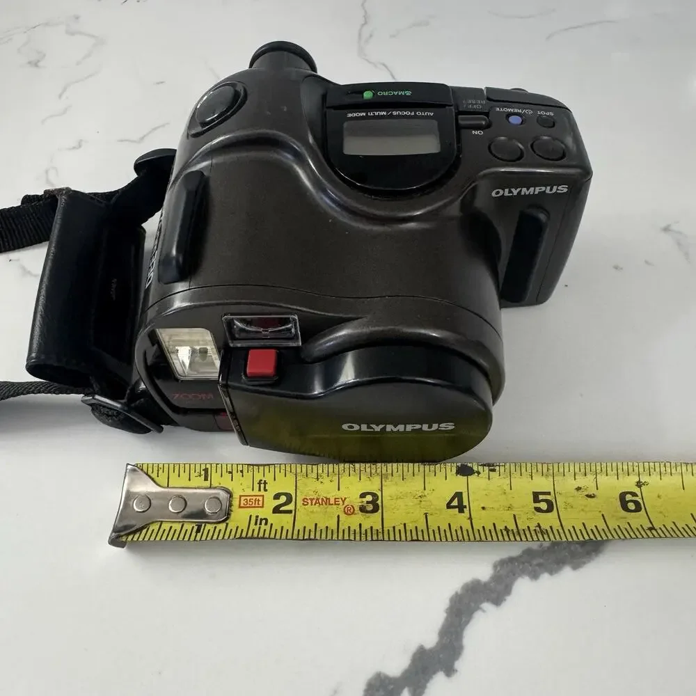 Olympus Infinity SuperZoom 330 35mm Film Camera 38-105mm Quartz Date Untested
